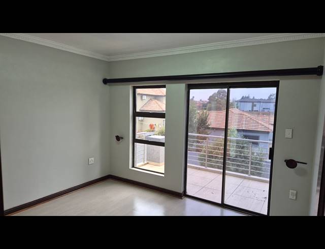 5 BEDROOM HOUSE FOR SALE IN HELDERWYK